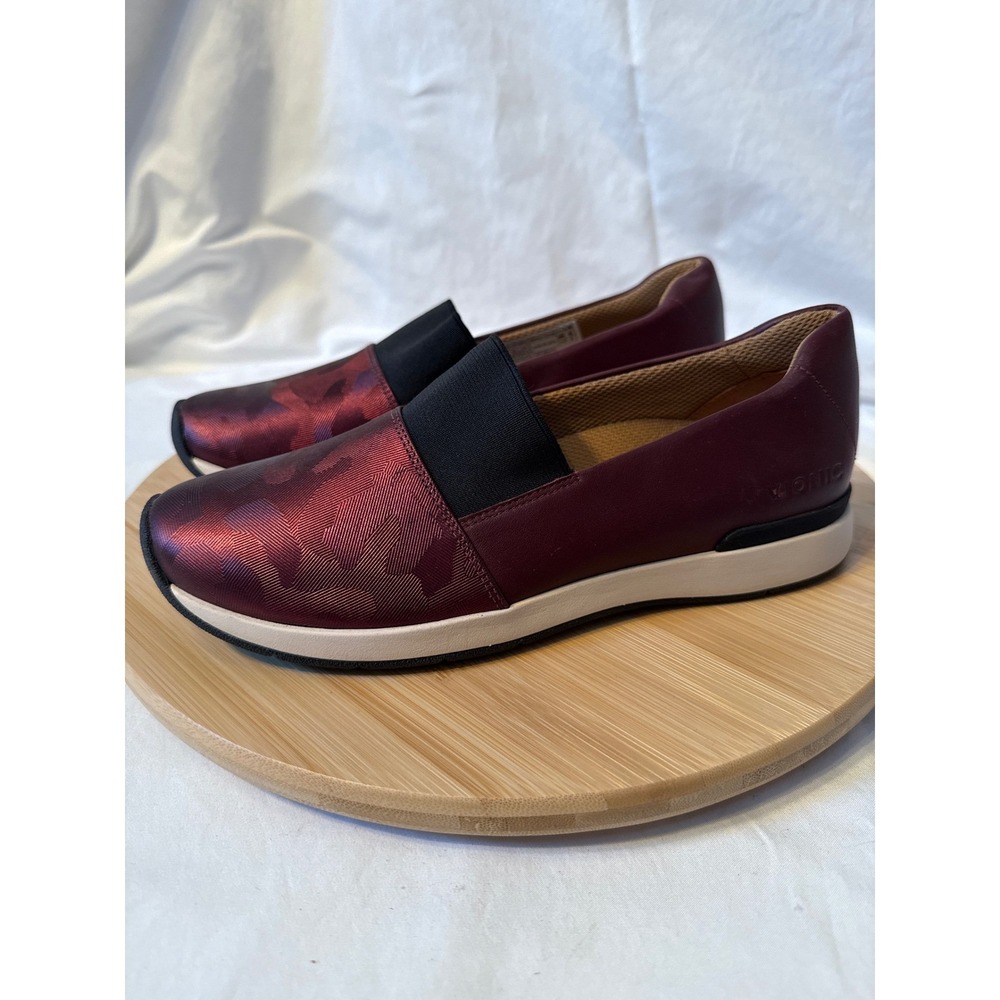 Vionic Cameo Camo Slip On Loafers Burgundy Metallic Women's Size 7.5